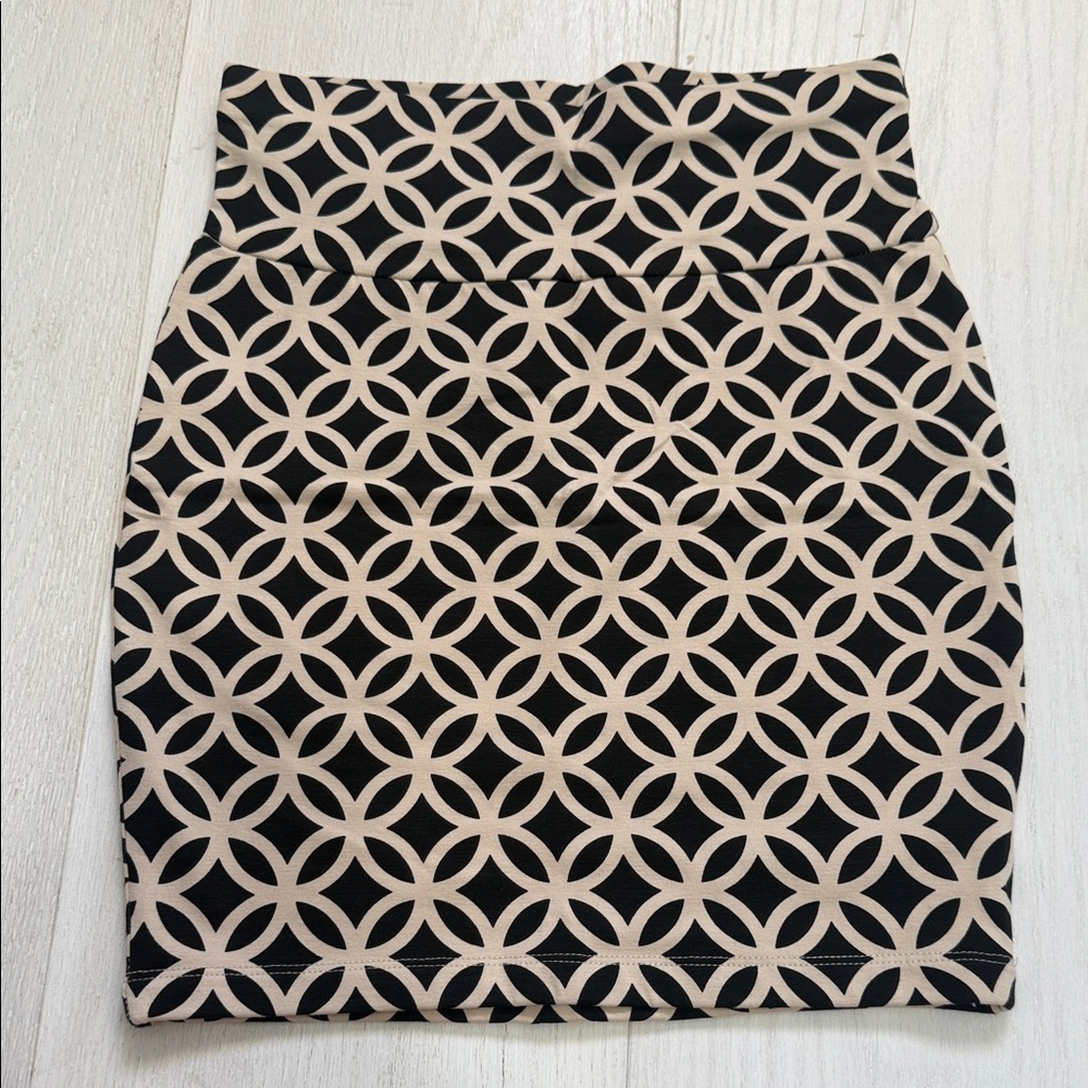 Forever 21 Black and White Geometric Pencil Skirt size S